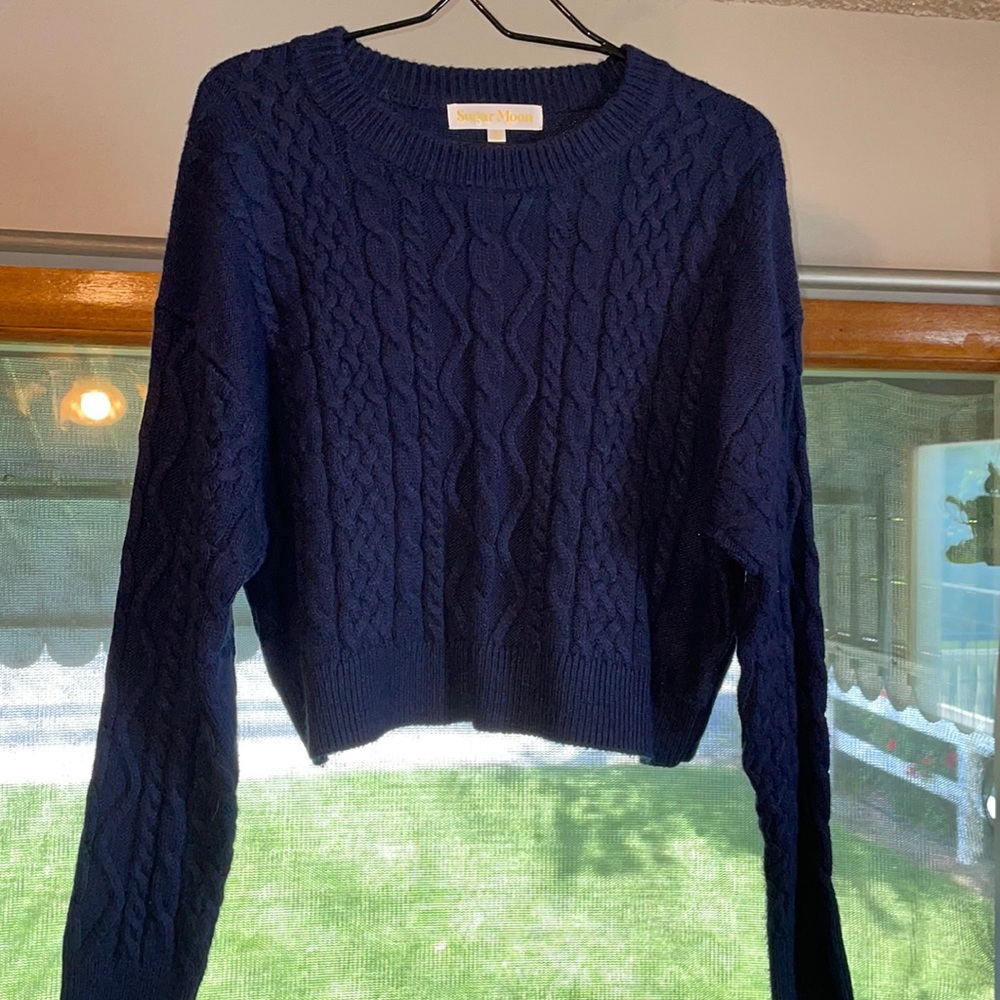 NWOT junior’s XL cropped sweater.